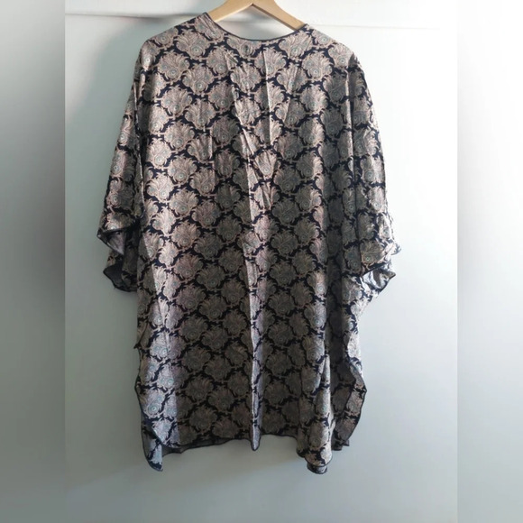 Open front oversized floral multi printed kimono Small Navy/ tan - Picture 3 of 6